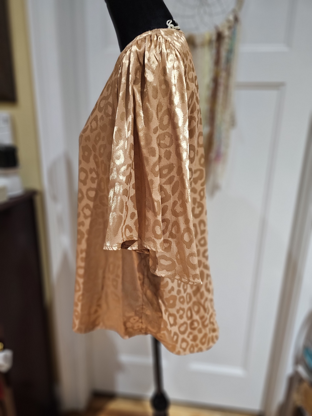 Savanna Jane Metallic Copper Leopard V-Neck Top - Gold - Picture 3 of 9